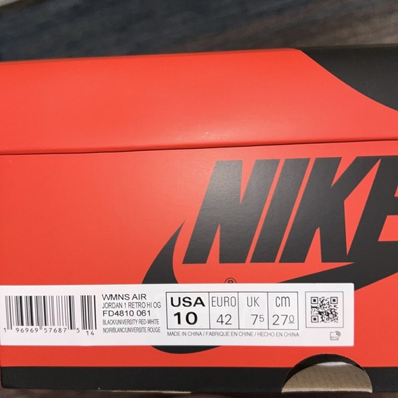 Women’s Jordan 1 Satin Bred - Picture 3 of 3